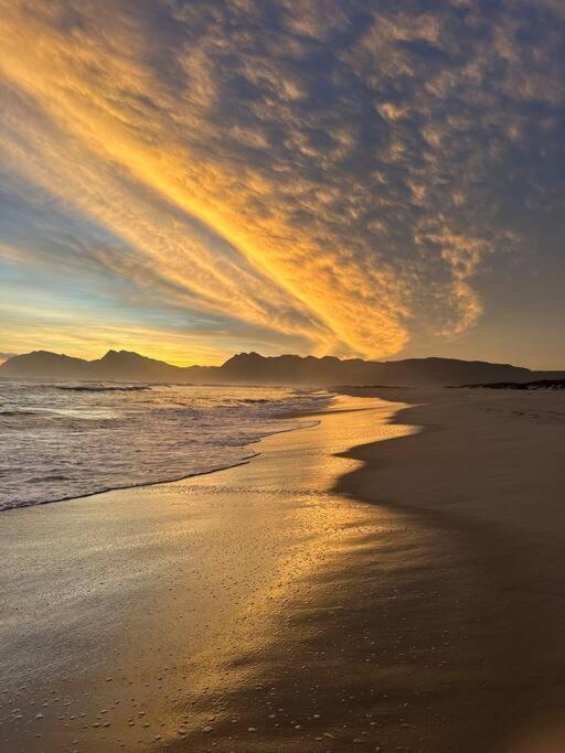 Villa Sandown Synergy Lagoon House Hermanus